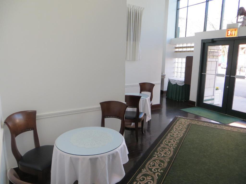 The Polo Inn Bridgeport U.S.A. Чикаго Екстериор снимка