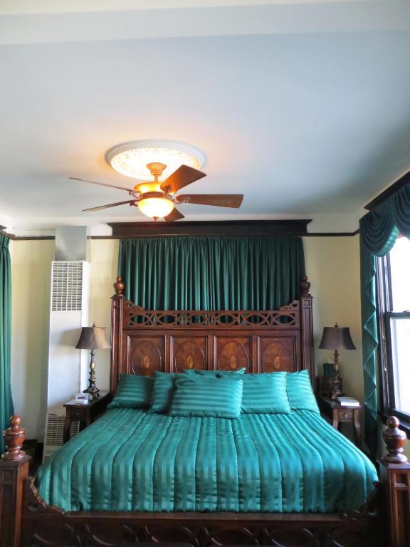 The Polo Inn Bridgeport U.S.A. Чикаго Екстериор снимка