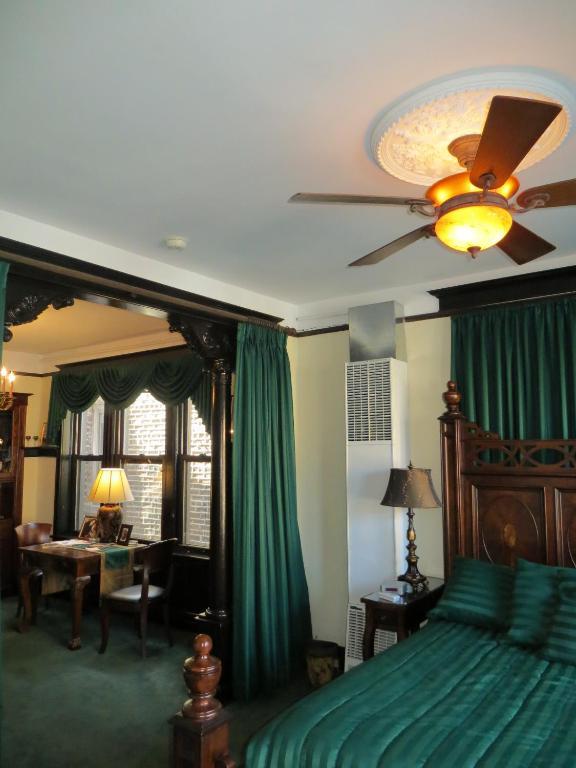 The Polo Inn Bridgeport U.S.A. Чикаго Екстериор снимка