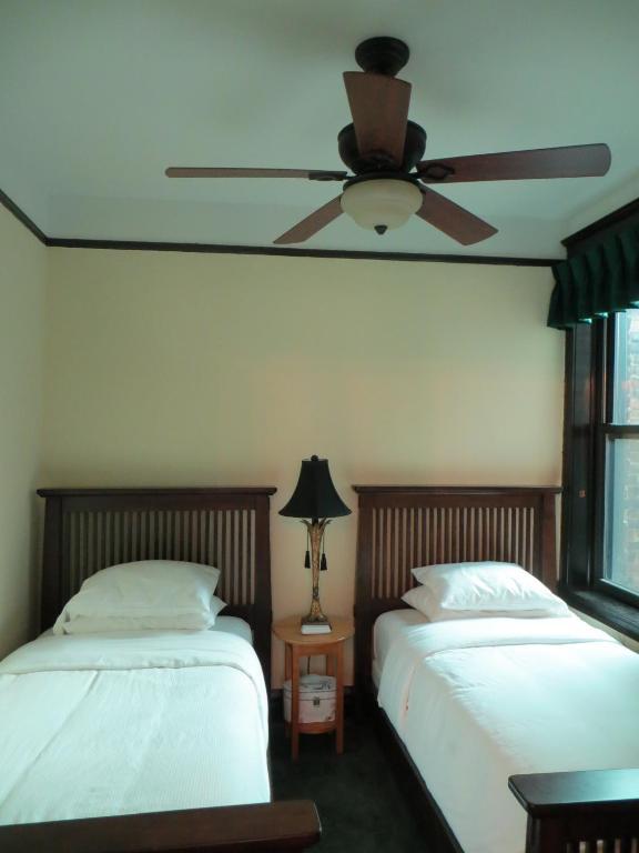 The Polo Inn Bridgeport U.S.A. Чикаго Екстериор снимка
